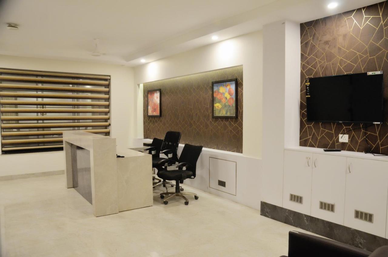 Hotel The Luxem - Behind Ibis Hotel Gurugram Гургаон Екстериор снимка