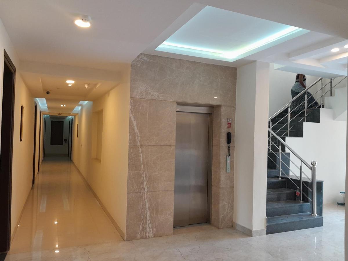 Hotel The Luxem - Behind Ibis Hotel Gurugram Гургаон Екстериор снимка