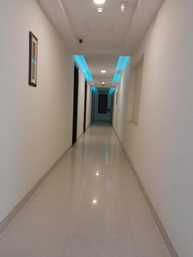 Hotel The Luxem - Behind Ibis Hotel Gurugram Гургаон Екстериор снимка