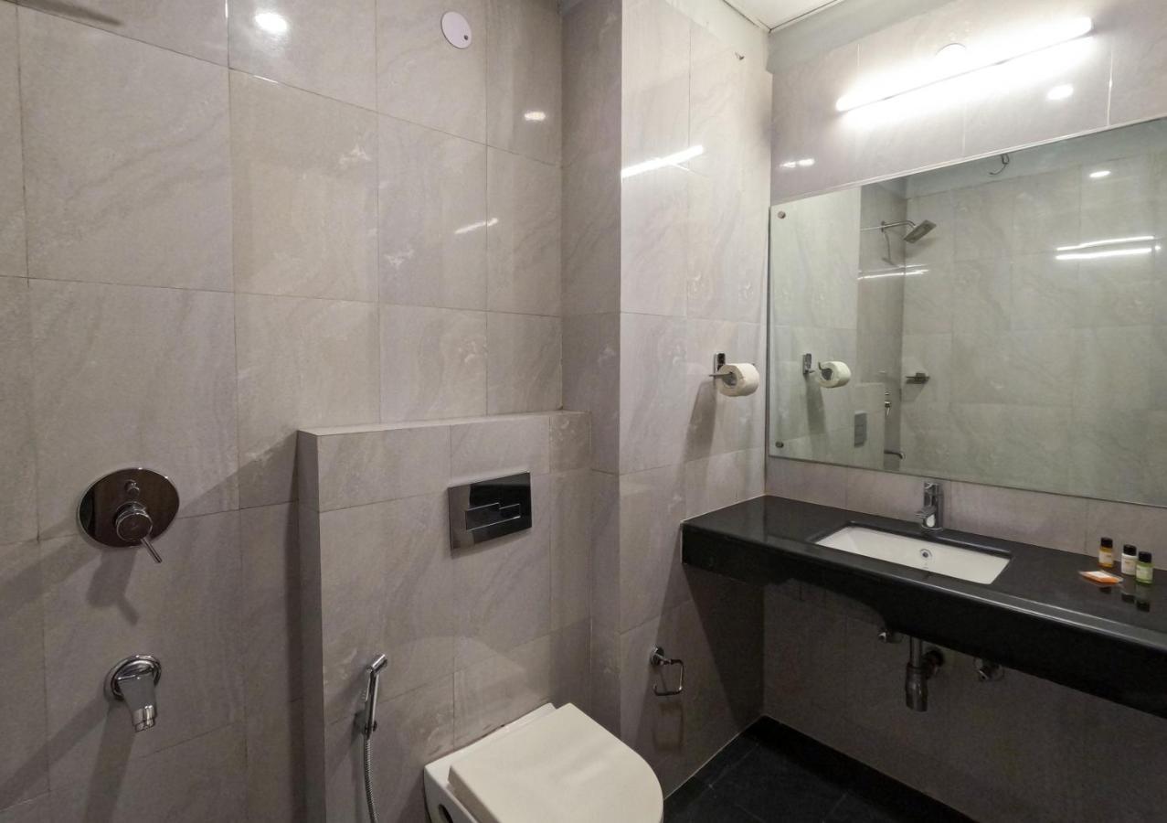 Hotel The Luxem - Behind Ibis Hotel Gurugram Гургаон Екстериор снимка
