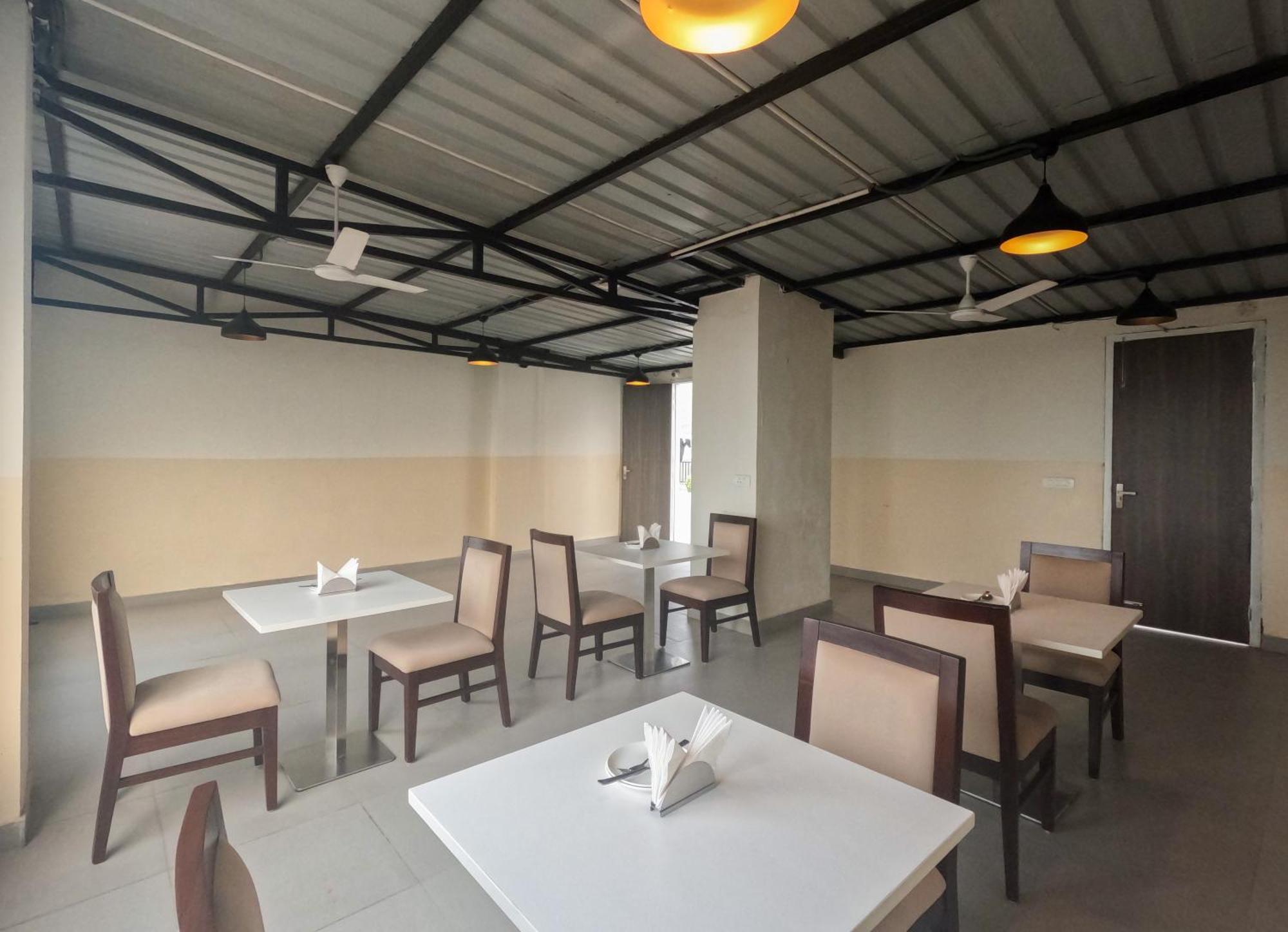 Hotel The Luxem - Behind Ibis Hotel Gurugram Гургаон Екстериор снимка