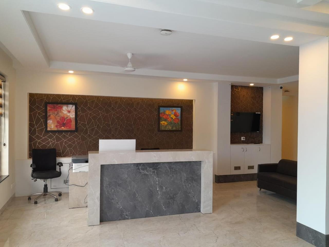 Hotel The Luxem - Behind Ibis Hotel Gurugram Гургаон Екстериор снимка