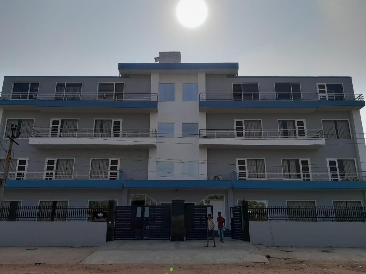 Hotel The Luxem - Behind Ibis Hotel Gurugram Гургаон Екстериор снимка